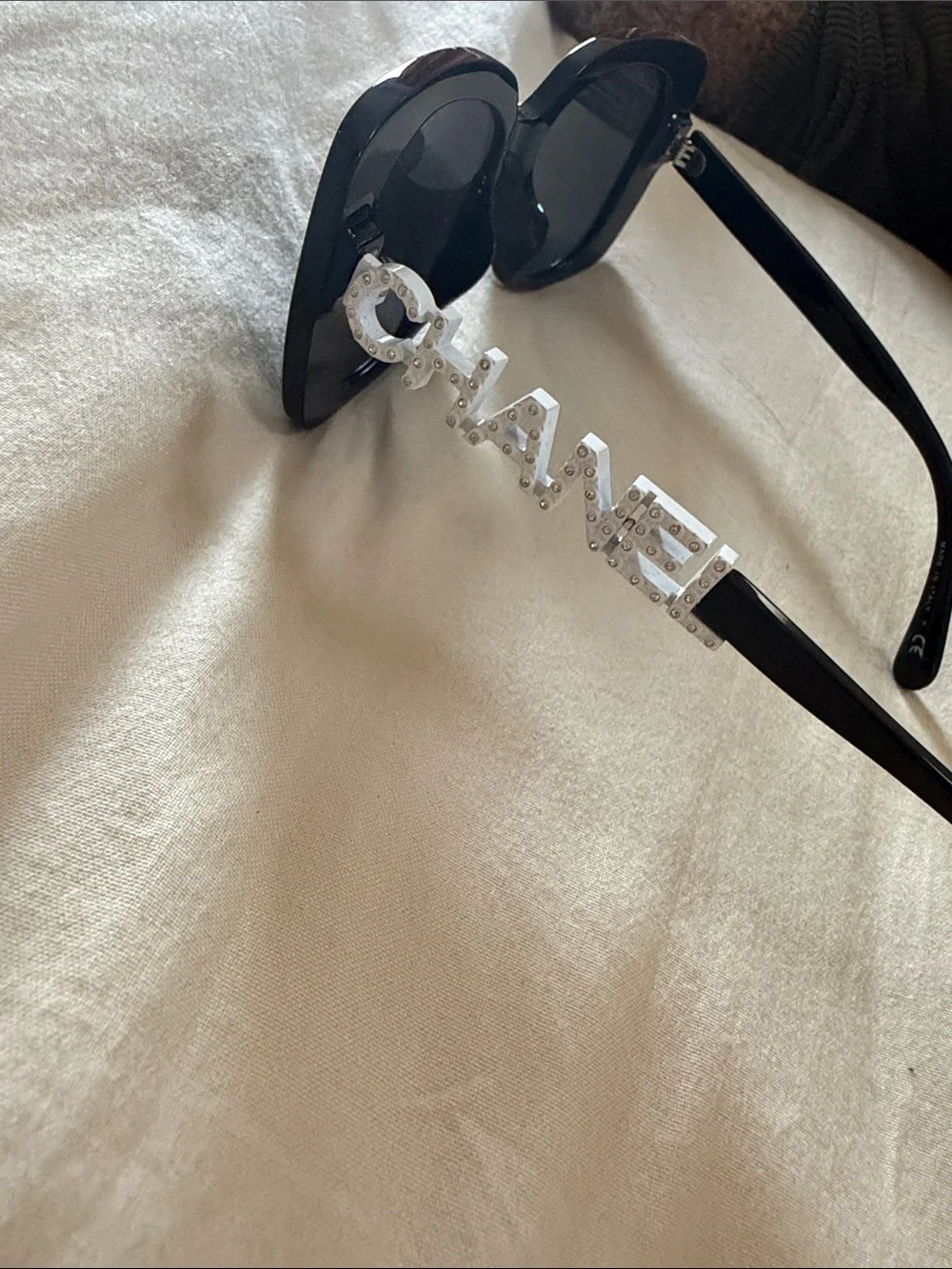 CHANEL chic sleek temples